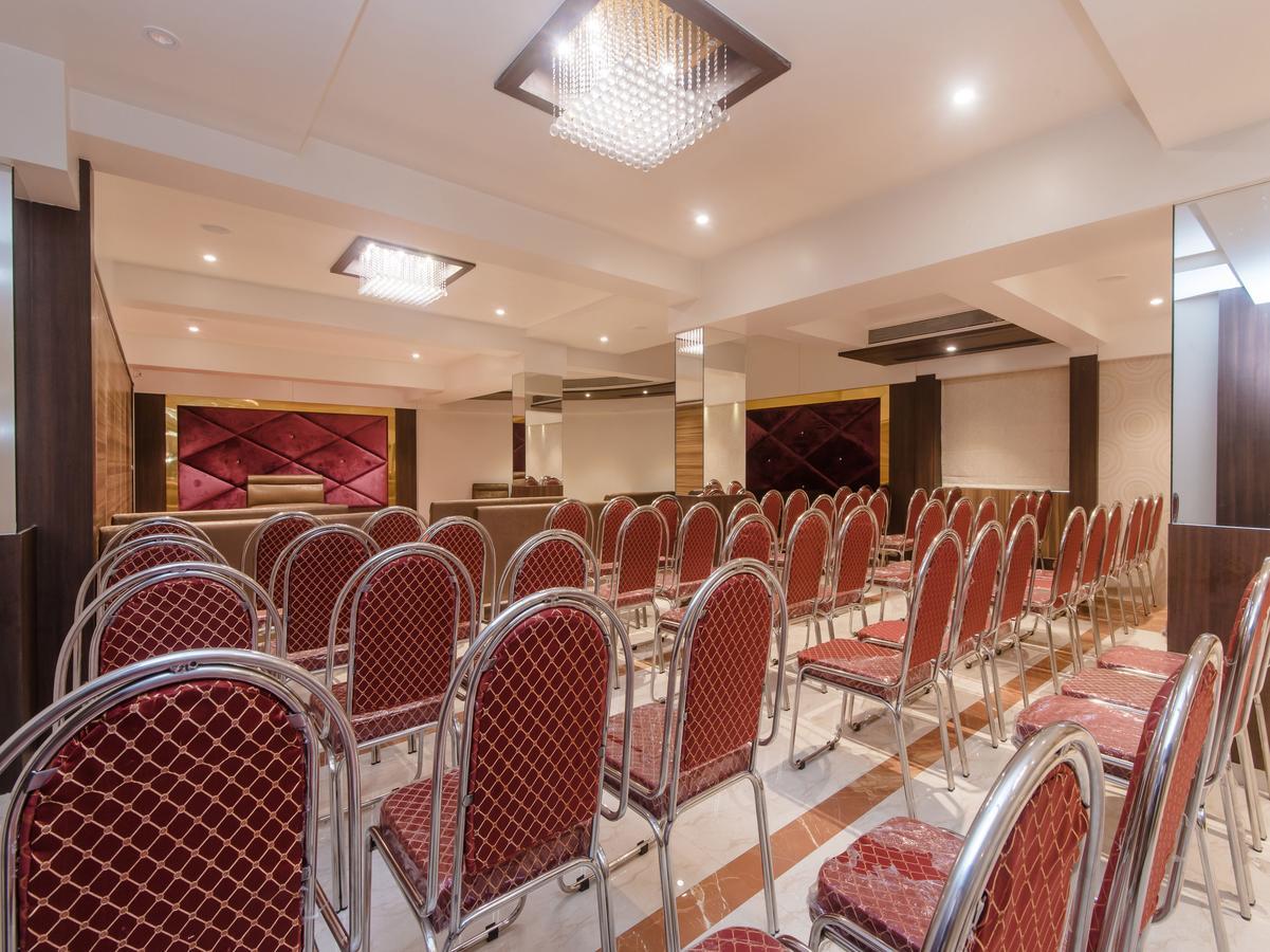 Oyo 13089 Hotel Gold Crest Navi Mumbai Buitenkant foto
