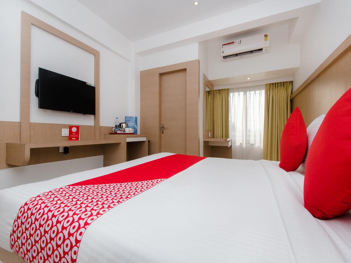Oyo 13089 Hotel Gold Crest Navi Mumbai Buitenkant foto