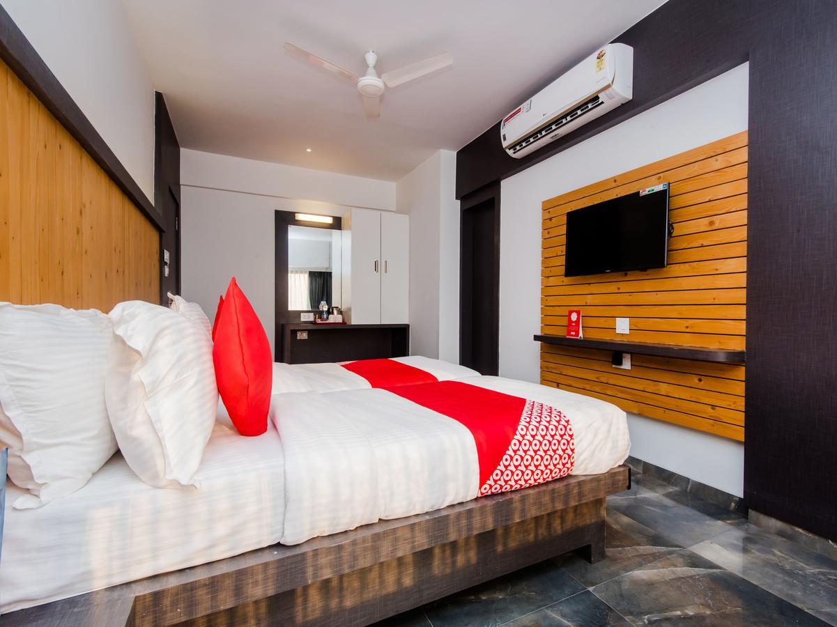 Oyo 13089 Hotel Gold Crest Navi Mumbai Buitenkant foto