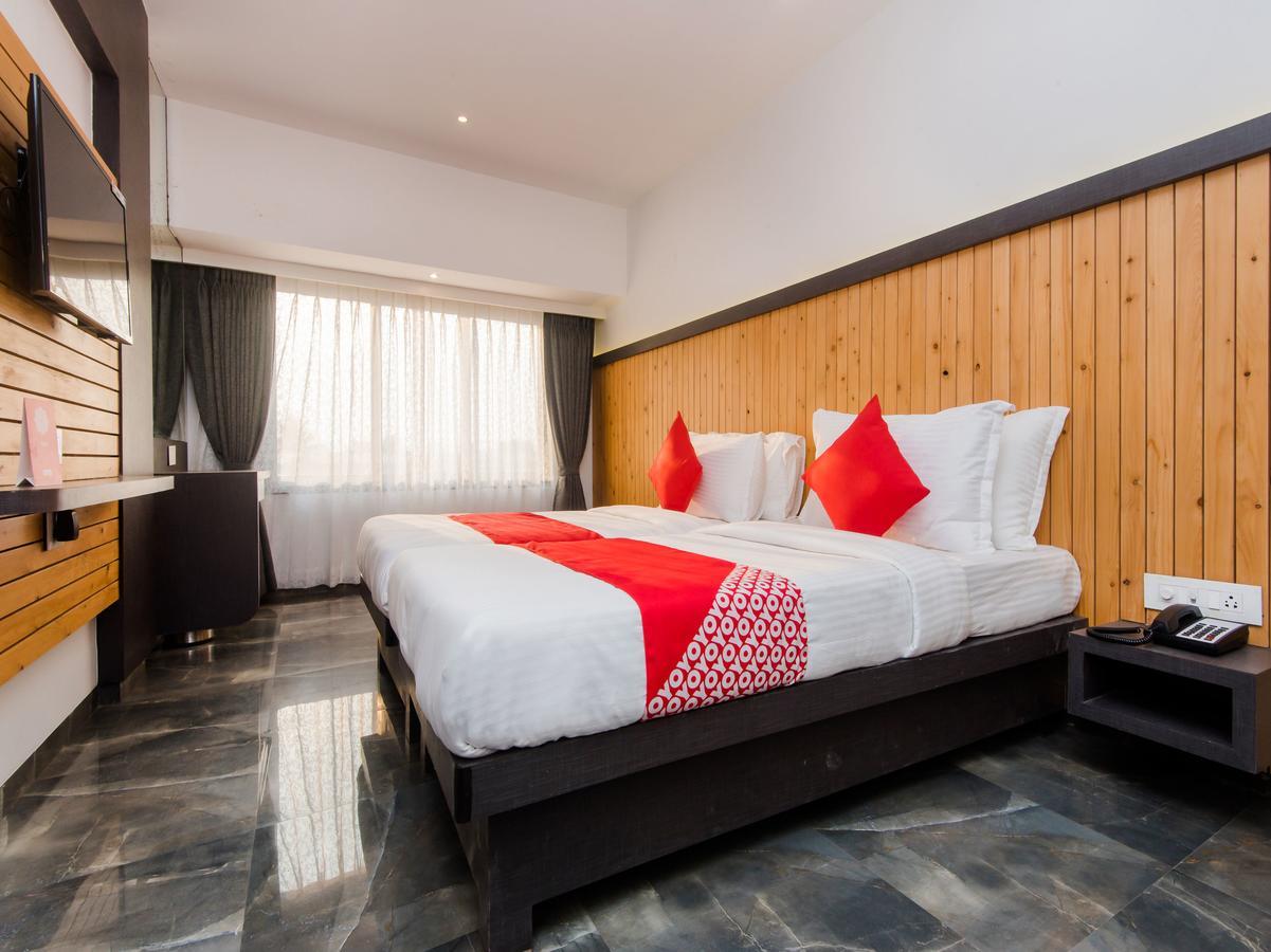 Oyo 13089 Hotel Gold Crest Navi Mumbai Buitenkant foto